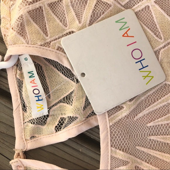 Geometric Lace Crop Top - Picture 3 of 6